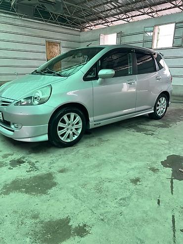 sprinter 315: Honda Jazz: 2004 г., 1.4 л, Механика, Бензин, Хэтчбэк — 2