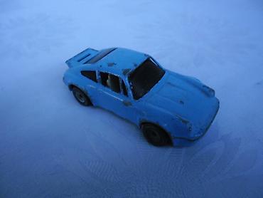 range rover igracka: Siku Porsche 911 oko 1:60,izgreban — 1