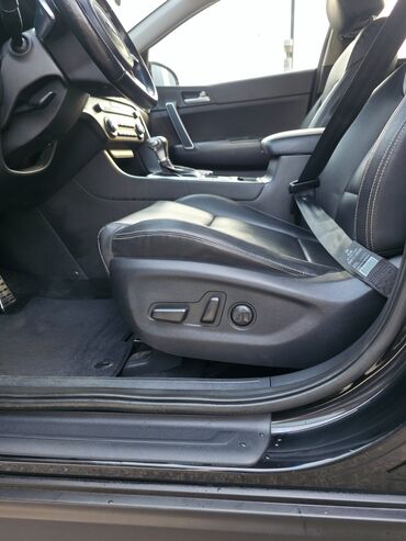 Другие детали кузова: Кроссовер (черный) — 5‑дверный, просторный багажник и салон. Основные — 10