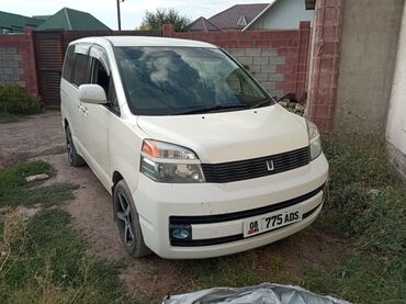 купить машины: Toyota Voxy: 2002 г., 2 л, Автомат, Бензин, Минивэн