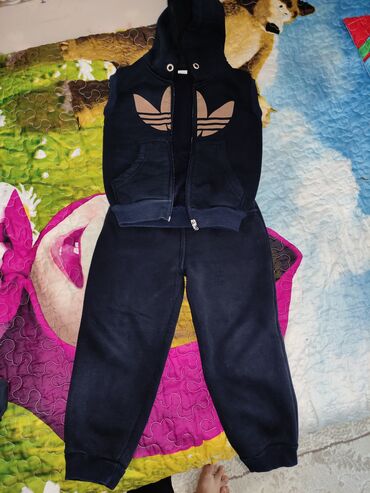 Dəstlər: Uwaq paltarl her biri 3 manat 3.4 .5yawa — 2