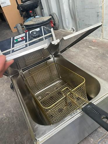 Промышленные газовые баллоны: Продается комплект для небольшой кухни/мастерской: - Холодильник — 8