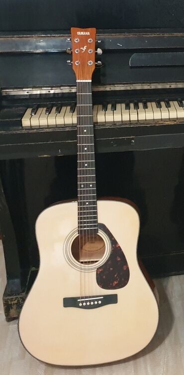 студийные микрофоны: Акустическая гитара Yamaha ф310 новая хорошее звучание все настроено в