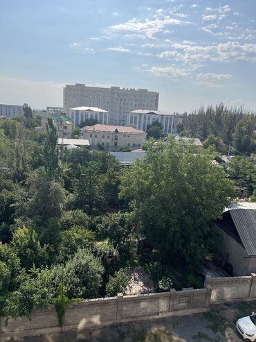 аренда помещения на ошском рынке: Город Каракол. Продается контейнер с местом, можно на любой бизнес, в