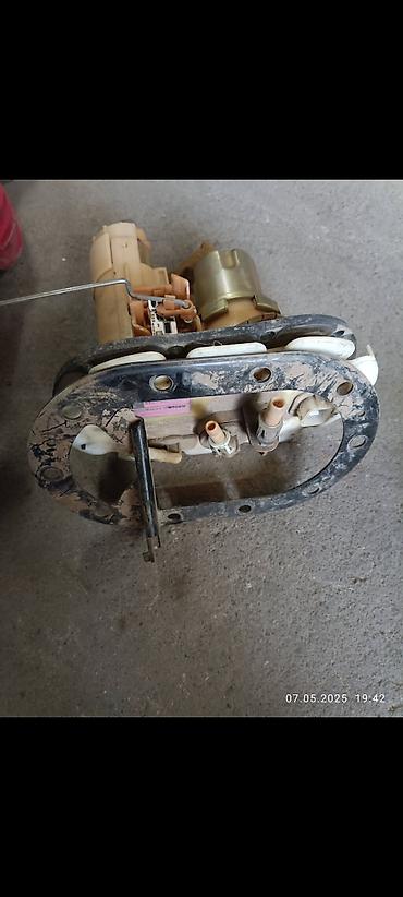 subar: Топливный бак Subaru 2003 г., Б/у, Оригинал, Япония — 2