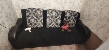 диван двухместный: Диван-кровать, цвет - Черный, Б/у