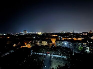 Uzunmüddətli kirayə mənzillər: Mənzilin təsviri: - Şəhər panoramalı, yüksək mərtəbədən gözəl gecə