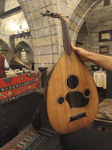 ukulele: Məhsul: Ud (şərq simli musiqi aləti) Təsvir: - Klassik armud formalı — 4