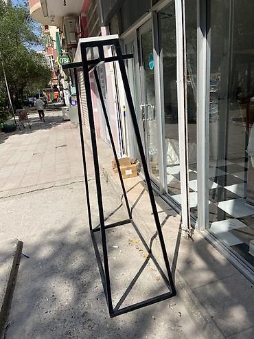 asılqan satılır: Mağaza üçün metal asılqan-stend 150 AZN yığdırılıb 70 AZN satılır - — 1