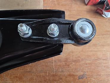 Auto delovi: Rame viljuska Reno Twingo 1 sa kuglom i gumeno‑metalnim čaurama - — 8