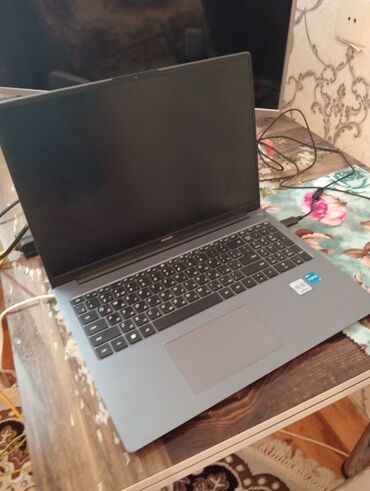 nomre satisi ve sifarisi: Intel Core i5, 16 GB, 12 "