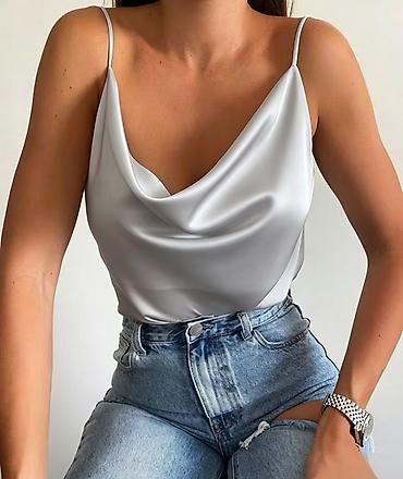 crop kosulja: Satenski krop top sa tankim bretelama
1550 din
S M L — 3
