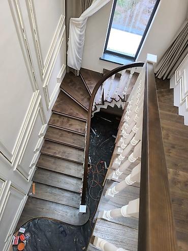 Деревянные лестницы: Деревянная лестница Для дома, Форма лестницы: Г-образная, Стиль: Классический — 34