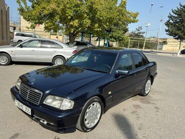 Mercedes-Benz: Mercedes-Benz 220: 2.2 l | 1999 il Sedan