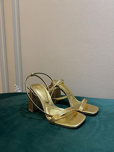 Zara, Ölçü: 36, rəng - Qızılı, Yeni