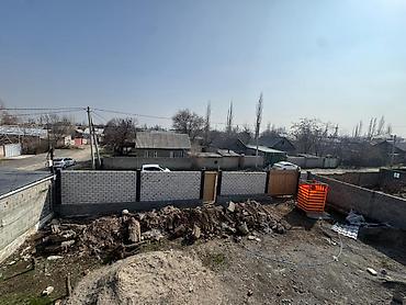 Продажа коттеджей и домов: Продаётся 2-этажный дом ПСО 📍 с. Кунтуу (всего 300 м от трассы) 📐 — 9