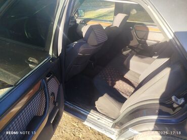 Mercedes-Benz: Mercedes-Benz E-Класс W124, седан, черный. Основные характеристики: -