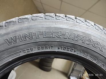17 5: Комплект зимних шин DUNLOP. 225/65 R17 — 1
