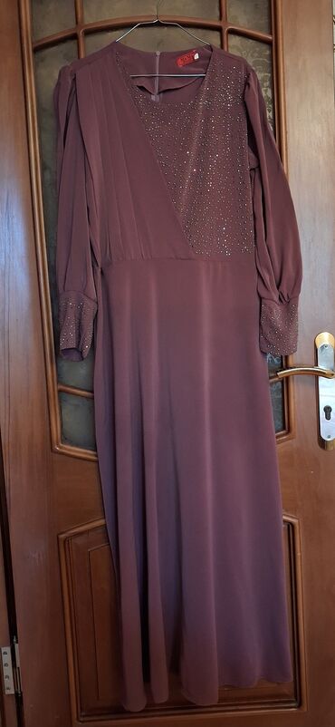юбка 46 размер: Material:medine ipeyi.
Razmer: 50 
40 azn
Çatdrlma metroya