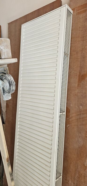 ev qapi: Üstən çıxma radiator.Əla işlək vəziyyətdədir.Ölçüsü 2m./0.50sm