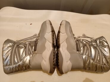 Čizme: Očuvane vodootporne, prijatne i tople čizmice za devojčice – broj 28 — 9