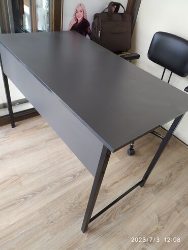 уголок и стол: Офисный Стол, цвет - Черный, Новый
