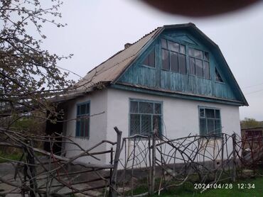 продаю дом село сары жон: 4 м², 3 комнаты, Без мебели