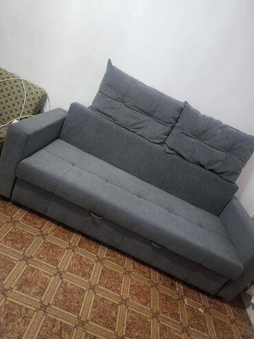дёшево отдам: Продаю диван почти новый пользовались 2 месяцаотдам за 15000с