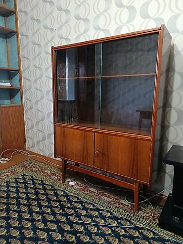 Серванты: Витринные шкафы/горки в стиле середины XX века (ретро). А так же — 2