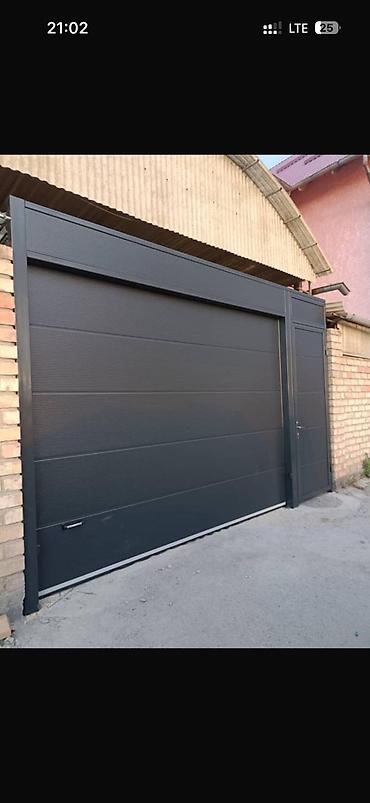 Распашные ворота: Металлические распашные ворота с калиткой (модульные панели) - — 10