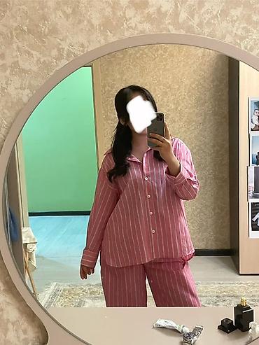 пижамный костюм: Пижамный костюм женский,комплект из двух предметов: - Рубашка на — 1