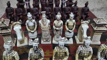 Шахматы: Продаю китайские коллекционные шахматы антиквариат