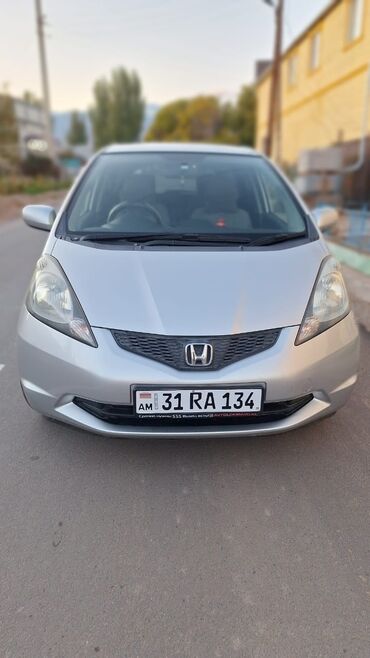 Honda: Honda Fit: 2010 г., 1.3 л, Типтроник, Бензин, Седан