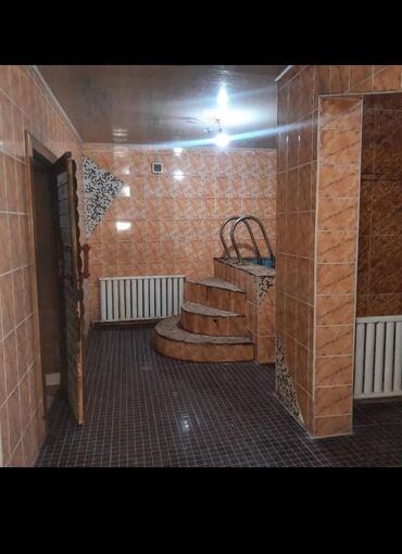 Посуточная аренда домов: 350 м², 7 комнат, Забор, огорожен at lalafo.kg — 19 Посуточная аренда домов: 350 м², 7 комнат, Забор, огорожен — 19