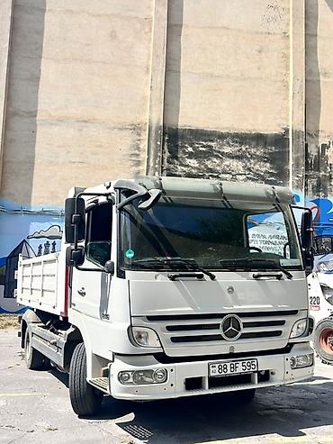 ремонт плейстейшен 5: Bobcat S220 mini-yükləyici və Mercedes-Benz üç tərəfli damperli yük — 3