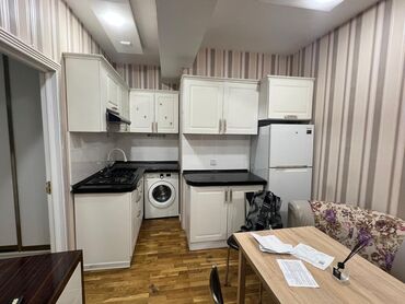 мебель для кухни бу: Mətbəx mebeli. 450az . üzeri mermer. üzerinde moyka verilir. ölçü