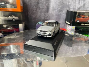Avtomobil modelləri: Коллекционная модель BMW X4 series F26 Melbourne Silver 2015 Dealer — 11