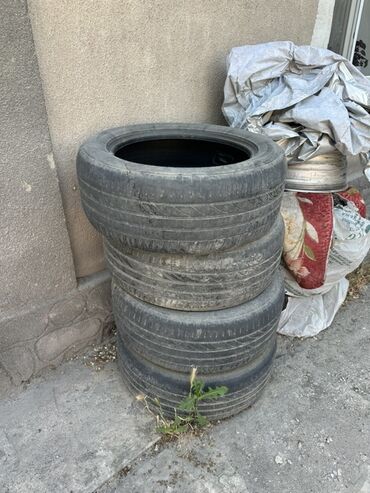 r20 резина: Комплект из четырех автомобильных шин размером 265/50R20