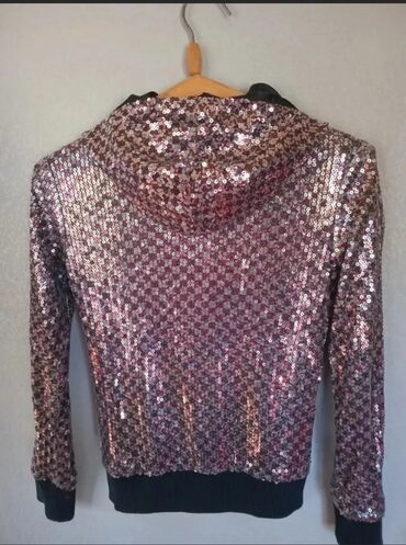 Ziyafət donları: Распродажа) Каждая вещь по 50 манат. Платье размер М. Накидки размер — 3