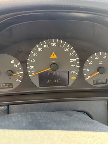 Mercedes-Benz: Mercedes-Benz E 240: 2.4 l | 2000 il Sedan — 9