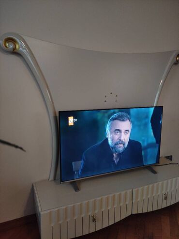 TV stend satılır tecılı evdən çıxmalıdır 120 AZN maşın boyasidir