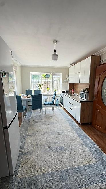 Продажа полдома: Срочно продаётся полдома 🏠 📍Пишпек 📐3 комнаты 90м2 Участок 3.5 по — 1