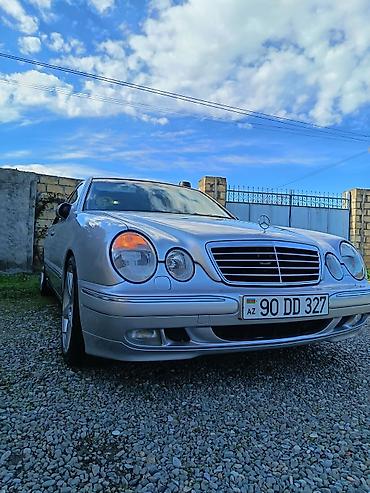 Mercedes-Benz: Mercedes-Benz E 320: 3.2 l | 2000 il Sedan — 3