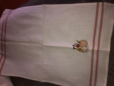 Köynək və bluzalar: Yaxalı, düyməli, qəhvəyi rəngli qadın bluzası. Üzərindəki relyefli — 6