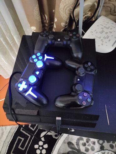телевизор цена: Продам срочно!!!! Sony playstation 4 4 диски 3 джойстика 15000!!!