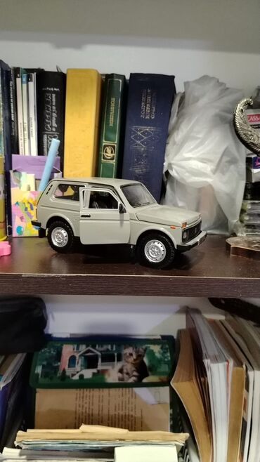 usag masinlari: Model avtomobil – Lada Niva (1:18 təxmini miqyas) - Kolleksiya üçün
