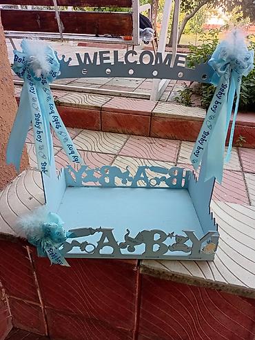 ata ad günü tortu: Mavi rəngdə, dekorativ “Welcome Baby” səbəti/stendi. Körpə qarşılama — 3