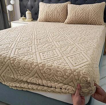 Posteljina: Reljefni čaršafi Čaršaf na lastiš 25 + 2 jastučnice(5) Cena 3800 — 11