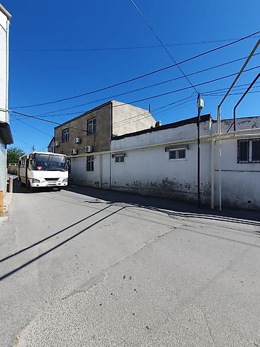 Həyət evləri və villalar: Satılır: 2 otaqlı həyət evi (şəxsi ev) Plan və sahələr: - Geniş zal — 7