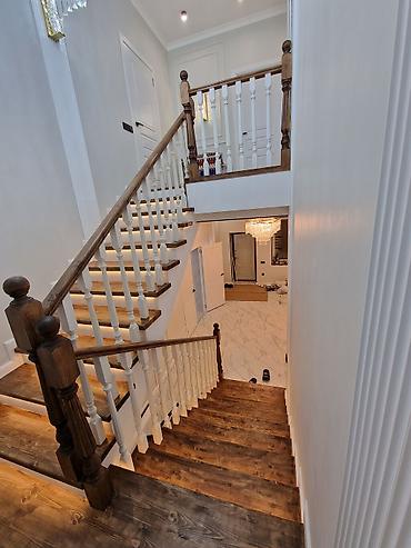 Деревянные лестницы: Деревянная лестница Для дома, Форма лестницы: Много-маршевая, Стиль: Классический — 4